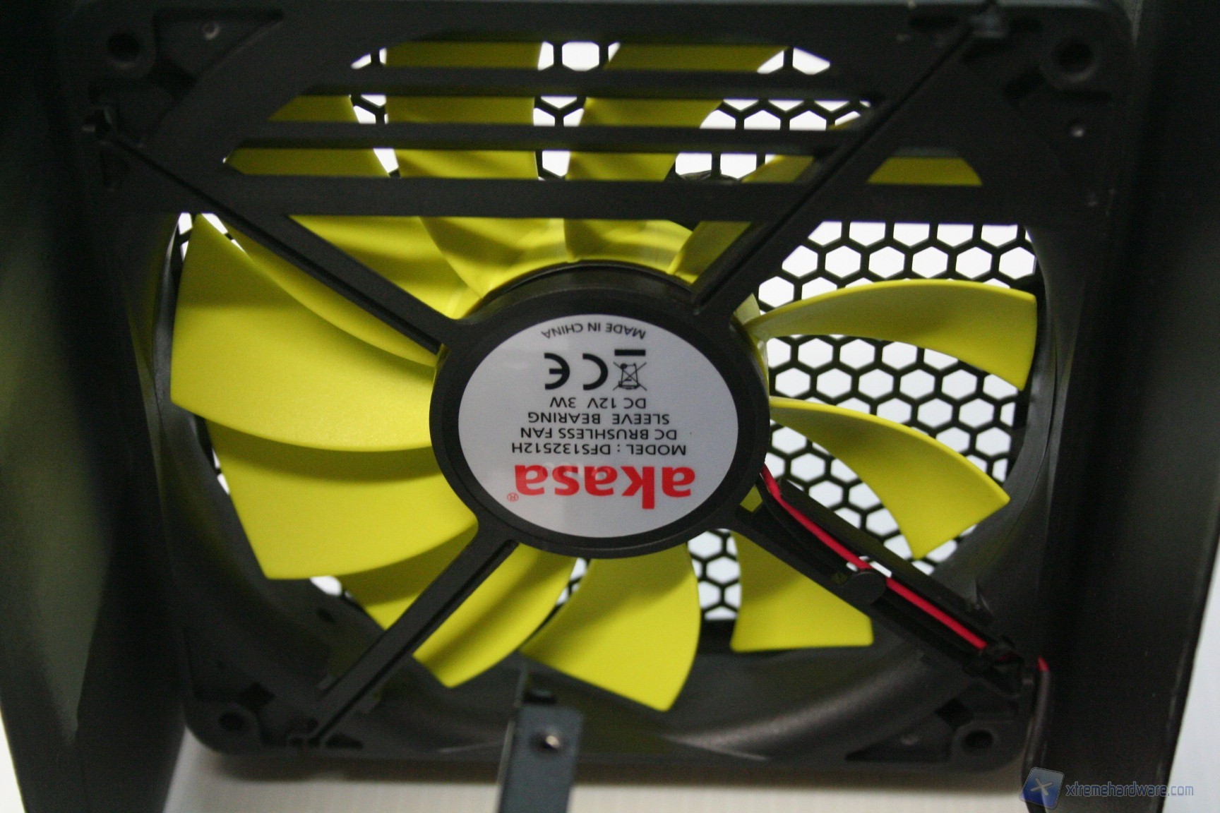 00055 AKASA VENOMPOWER850W WWW.XTREMEHARDWARE.COM